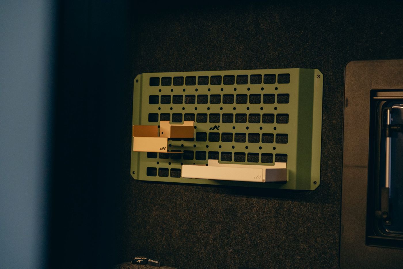 Days on Tracks Molleboard grün